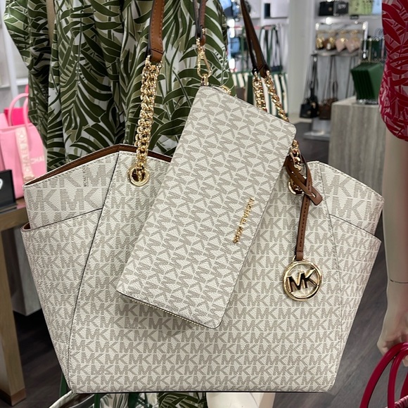 MICHAEL KORS 
Jet Set Lg Shoulder Bag & JST Lg Travel CONTINENTAL wallet-wristlt - Picture 16 of 16